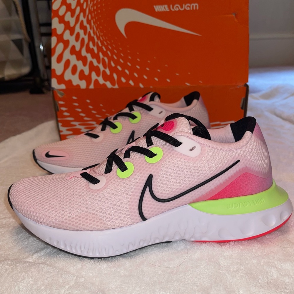 Nike Women’s Renew Run Pink Foam Size 8.5